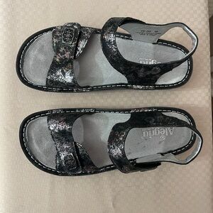 Alegria Vienna black metallic finish strap on sling back sandals. Size 40/8.5.